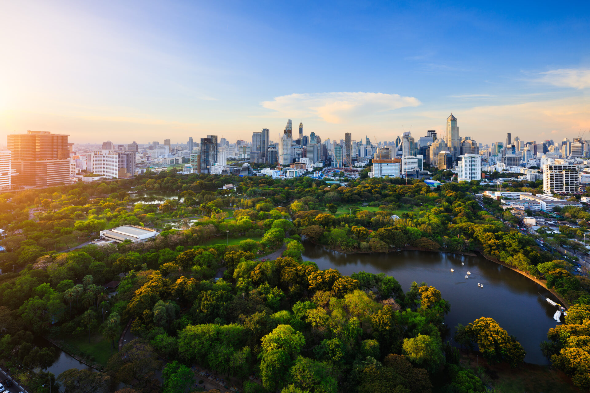 Evening,Period,Cityscape,At,Lumpini,Park,,Bangkok,Skyline,Thailand